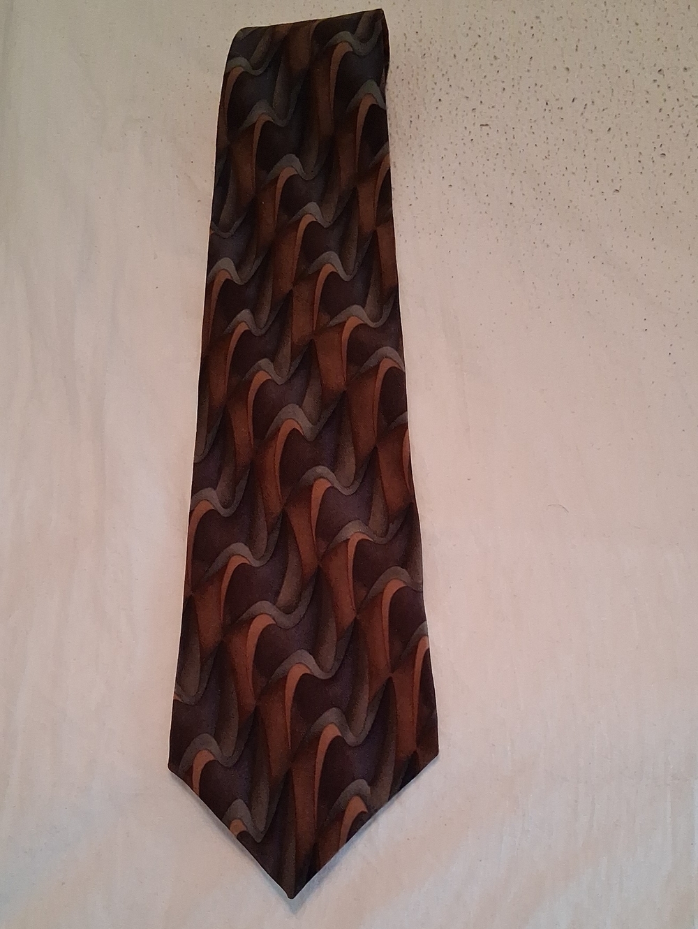 Vintage Jimmy V Brown & Taupe Wave-Pattern Men's Tie. 100% Silk